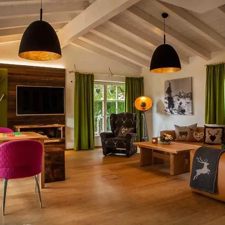 בית נופש Chalet Platzhirsch *