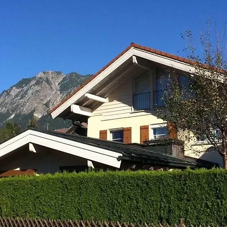 Chalet Platzhirsch 別荘 オーベルストドルフ